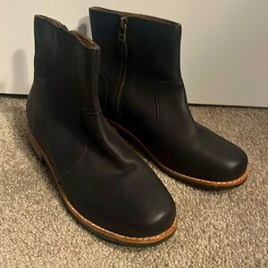 Olukai Koana II Black Leather Bootie ankle boot side zip NWOB sz 7